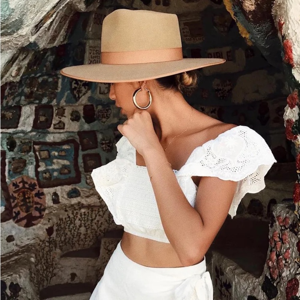 Some Days Lovin Carry Away Eyelet Lace Crop Top | Off White